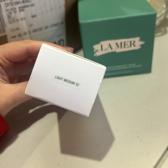 La Mer The Radiant Skintint Broad Spectrum SPF30 Light Medium 32 - Picture 3 of 6